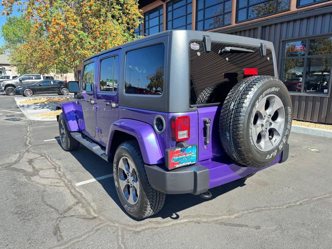 Used 2018 Jeep Wrangler Unlimited Sahara w/ Dual Top Group AWD/4WD image 3