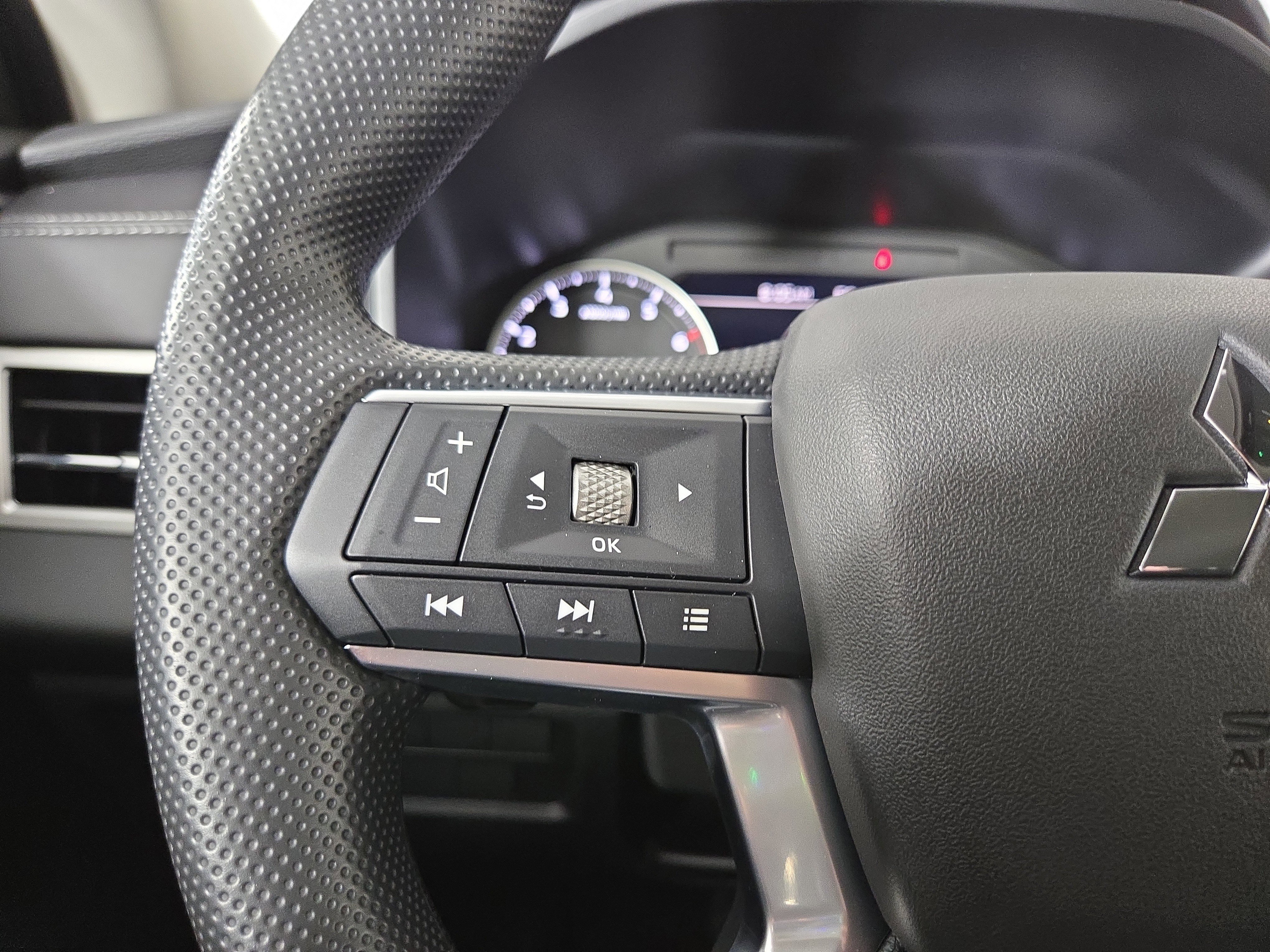 New 2026 Mitsubishi Outlander ES image 14