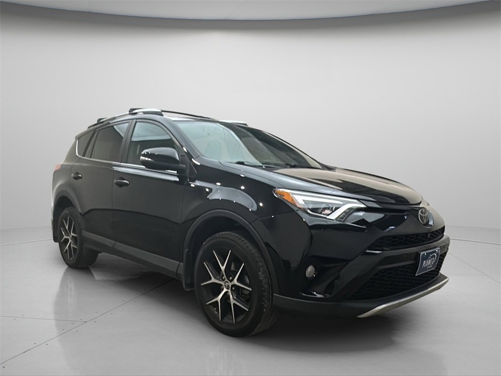 Used 2016 Toyota RAV4 SE image 1