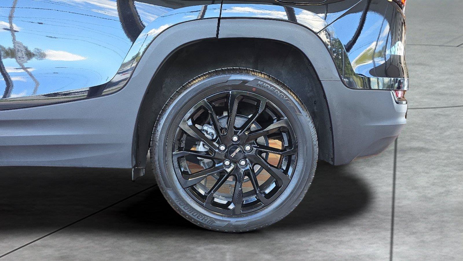 Used 2024 GMC Terrain SLE w/ Driver Convenience Package AWD/4WD image 30