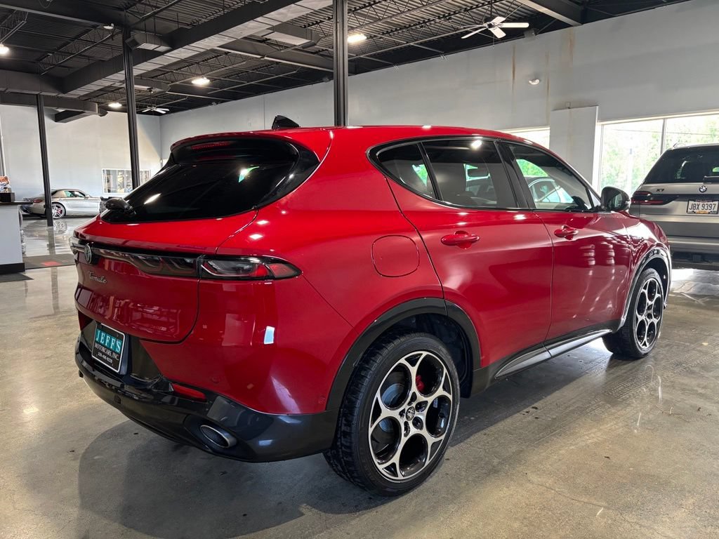 Used 2024 Alfa Romeo Tonale Veloce w/ Active Assist Package AWD/4WD image 5