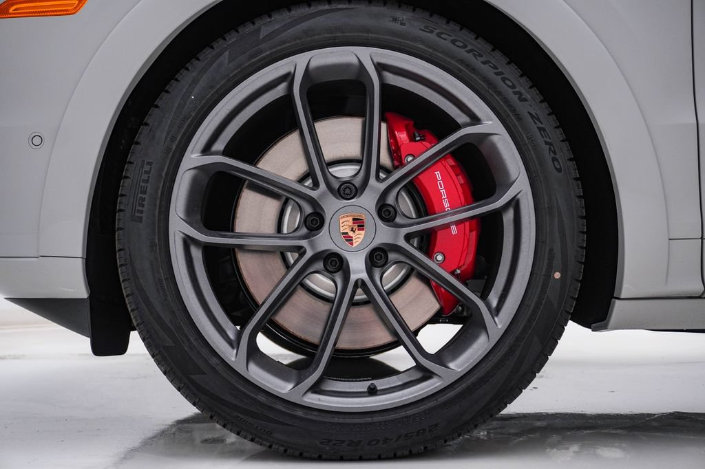 New 2026 Porsche Cayenne GTS AWD/4WD image 13