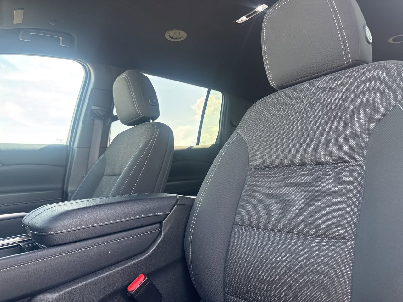 Used 2025 Chevrolet Traverse LT image 46