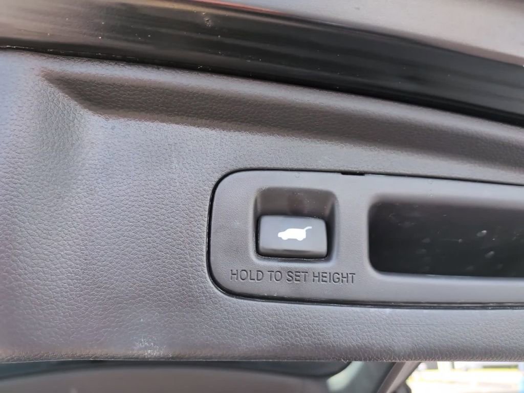 Used 2023 Honda CR-V EX-L image 17
