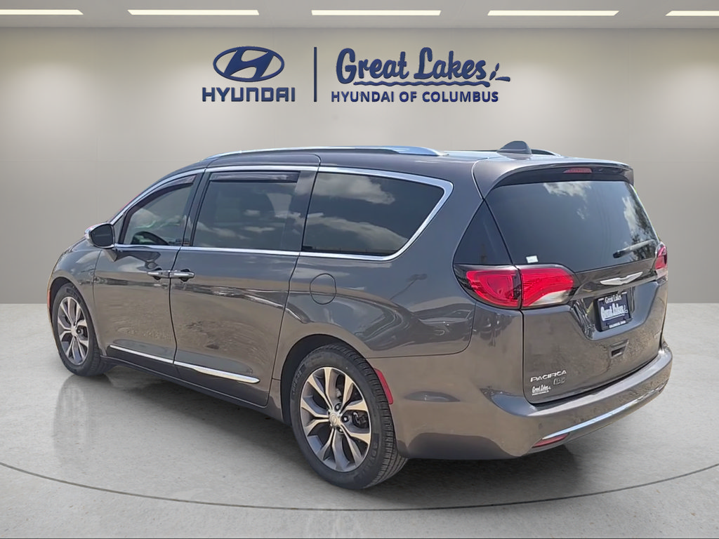 Used 2020 Chrysler Pacifica Limited FWD image 3