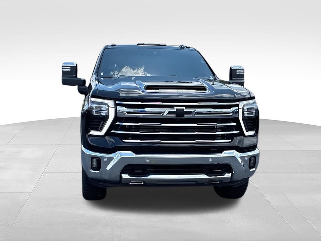 Used 2024 Chevrolet Silverado 2500 LTZ w/ LTZ Plus Package AWD/4WD image 3