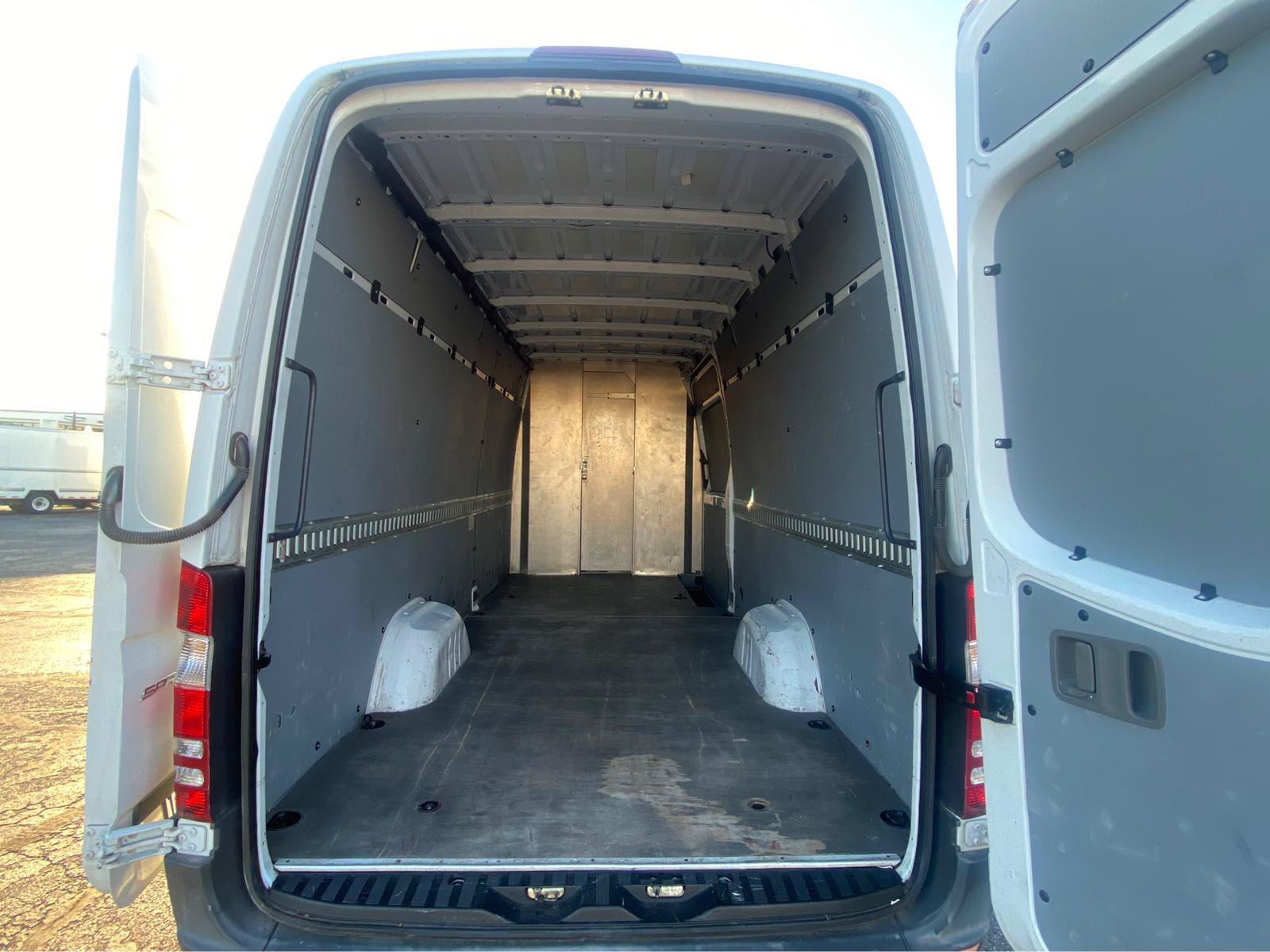 Used 2015 Freightliner Sprinter 2500 RWD image 7