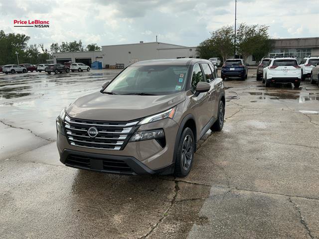Used 2025 Nissan Rogue SV image 3