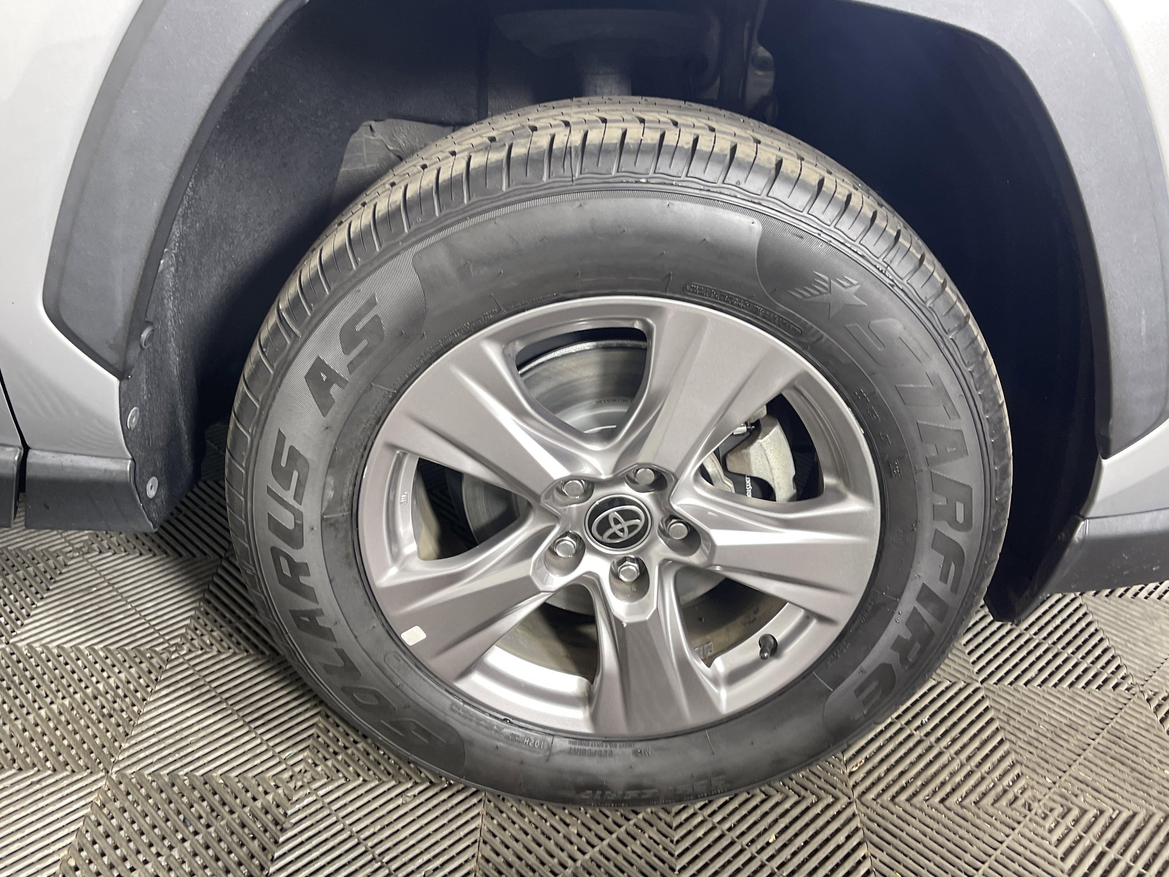 Used 2022 Toyota RAV4 XLE w/ Carpet Mat Package (TMS) image 6