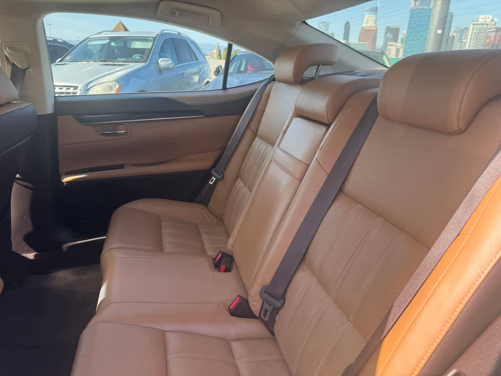Used 2016 Lexus ES 300h w/ Luxury Package w/Wood Trim FWD image 6