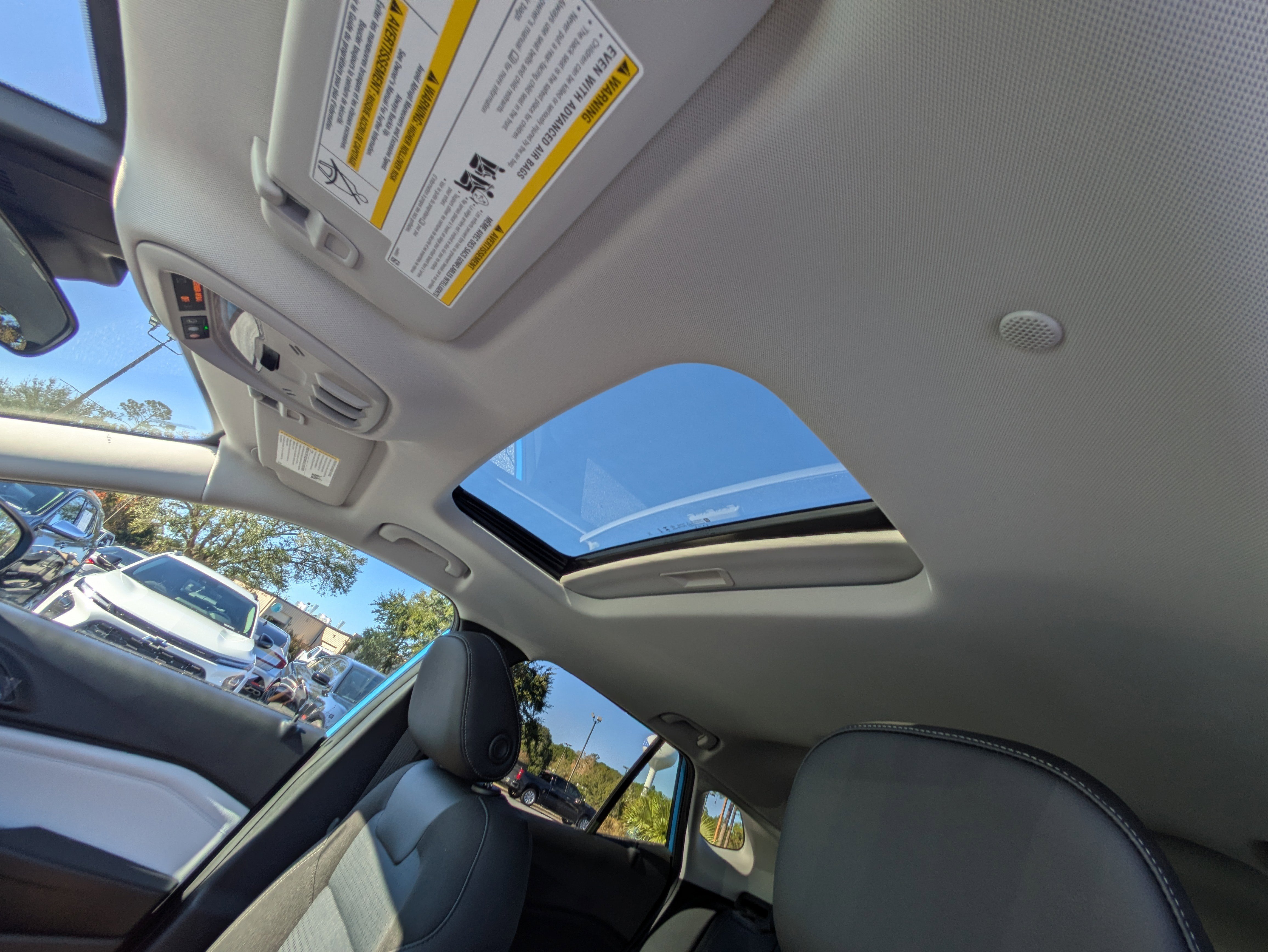 New 2026 Chevrolet Trax LT w/ Sunroof Package image 12