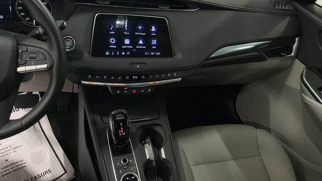 Used 2023 Cadillac XT4 Luxury w/ Cold Weather Package AWD/4WD image 21