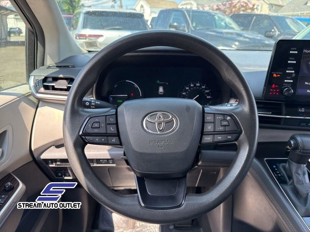 Used 2022 Toyota Sienna LE image 29