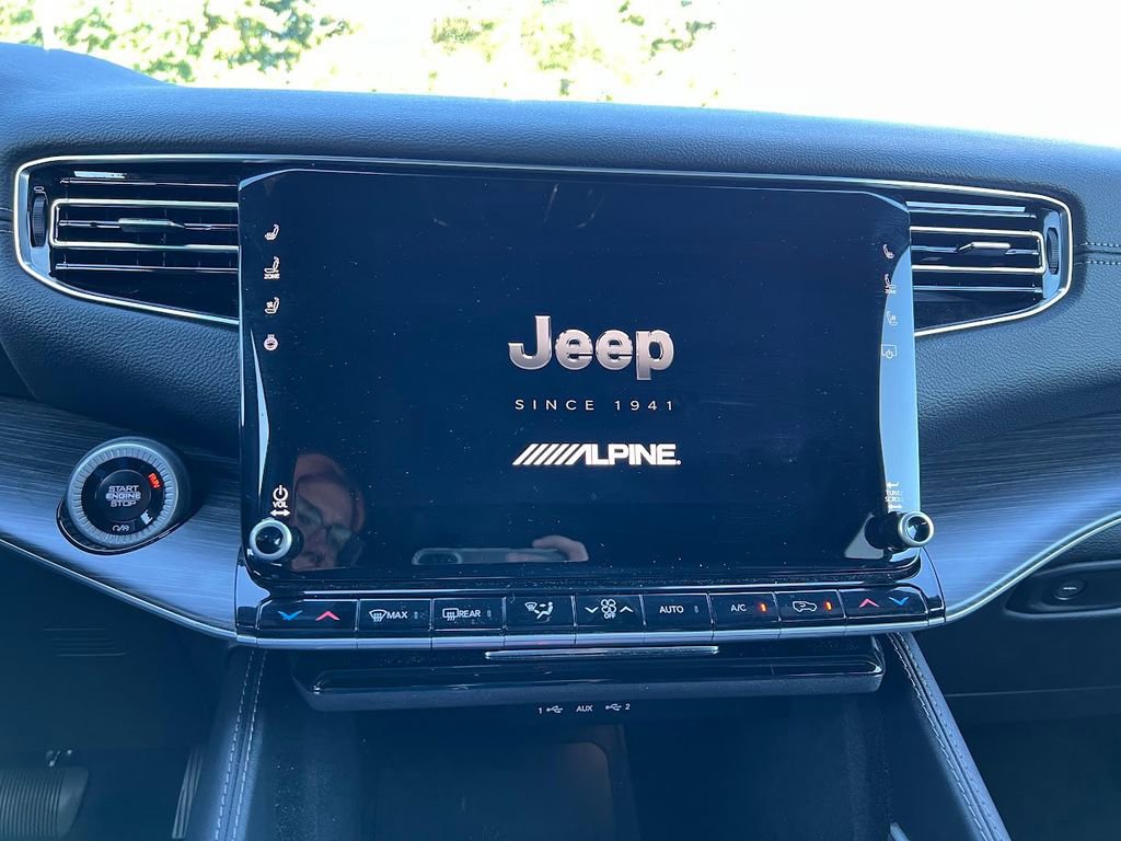 Used 2024 Jeep Wagoneer Series III image 12