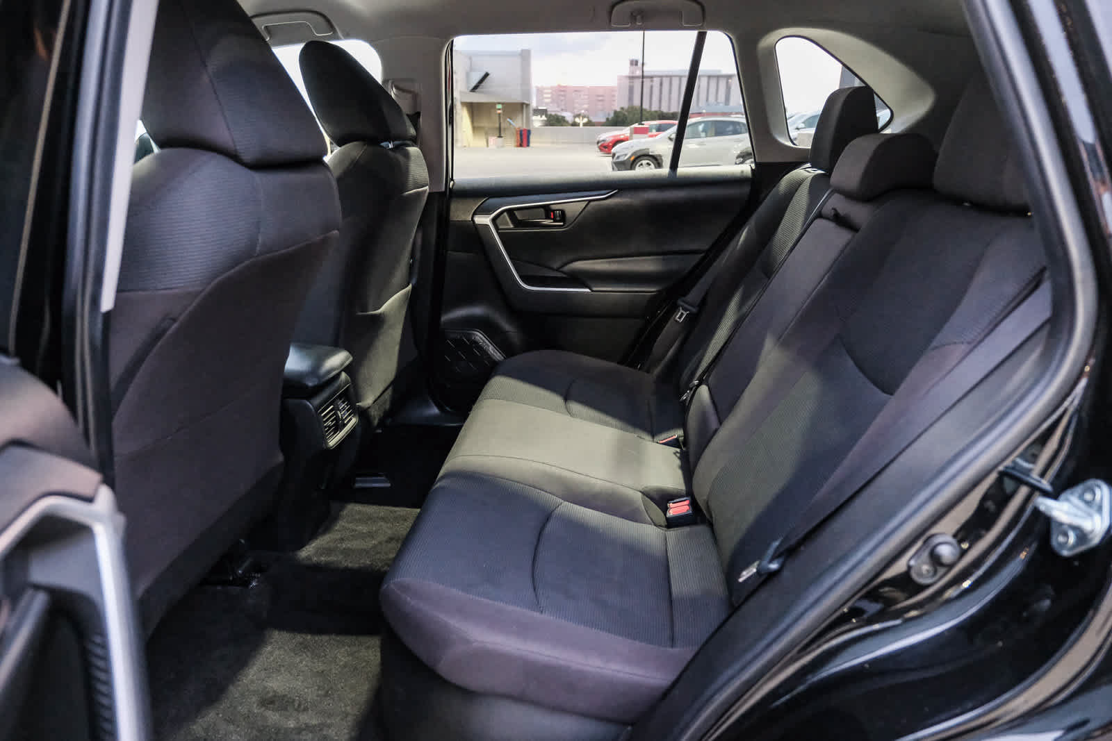 Used 2021 Toyota RAV4 LE w/ Carpet Mat Package (TMS) AWD/4WD image 19