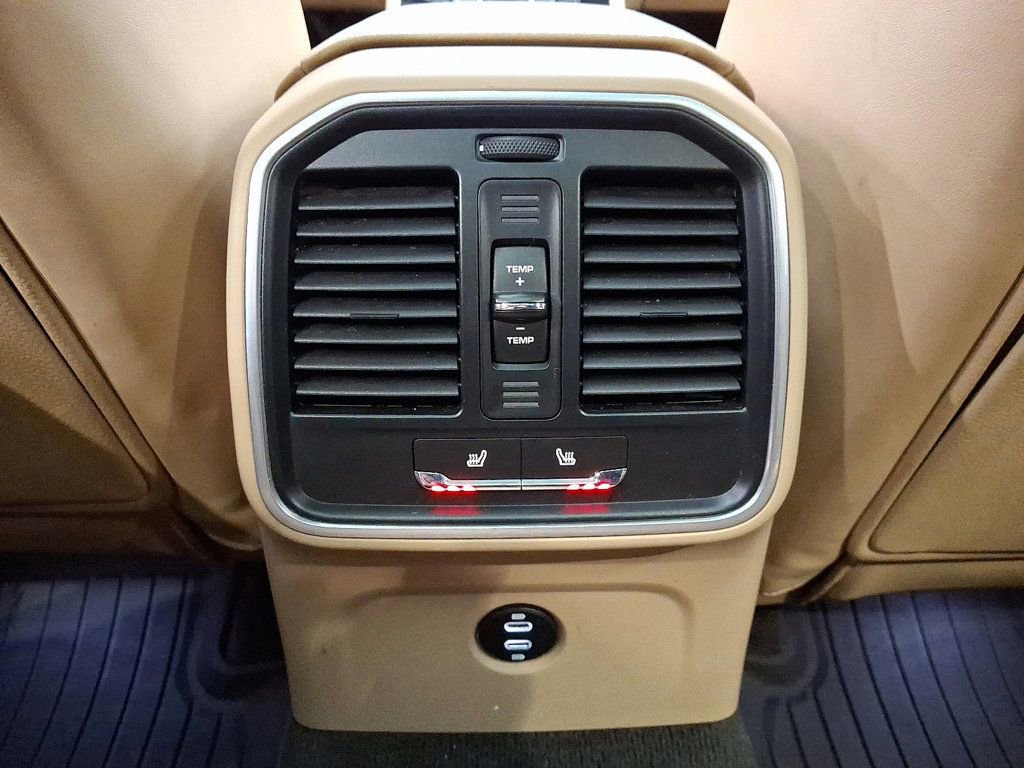 Used 2023 Porsche Macan image 11