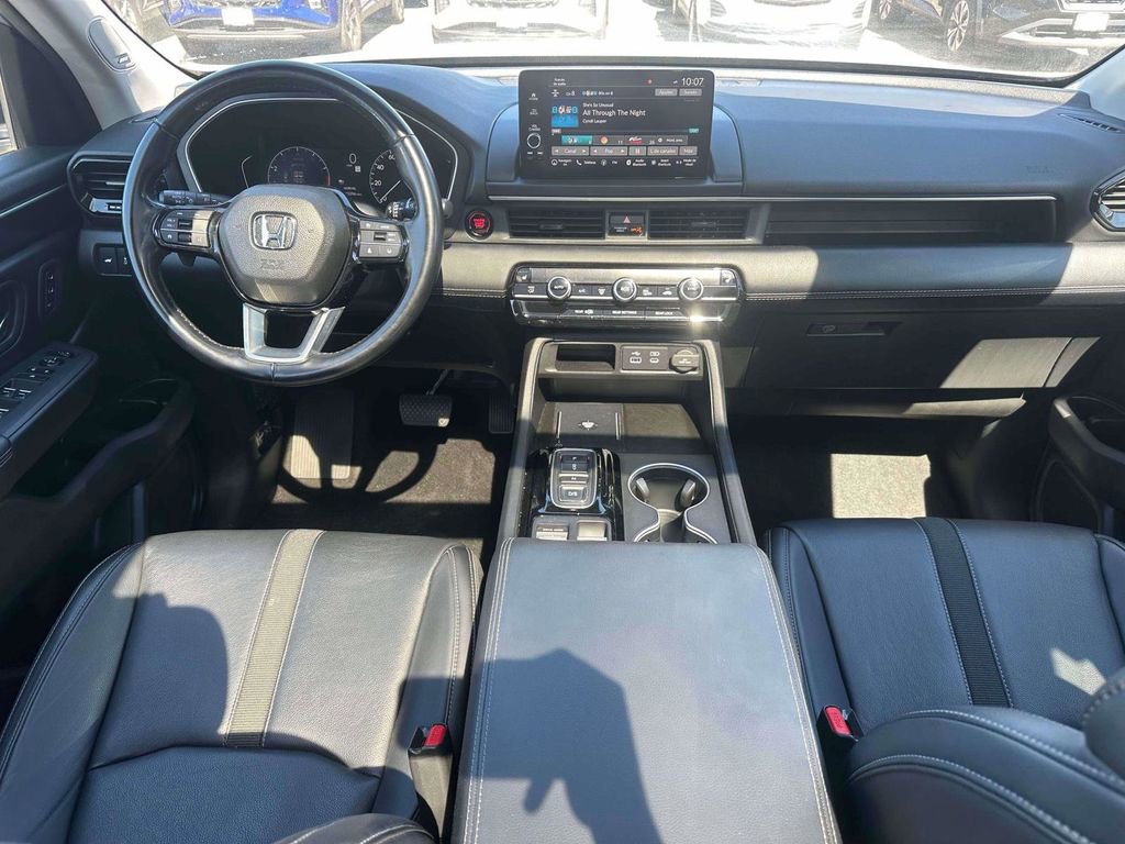 Used 2023 Honda Pilot Touring image 12