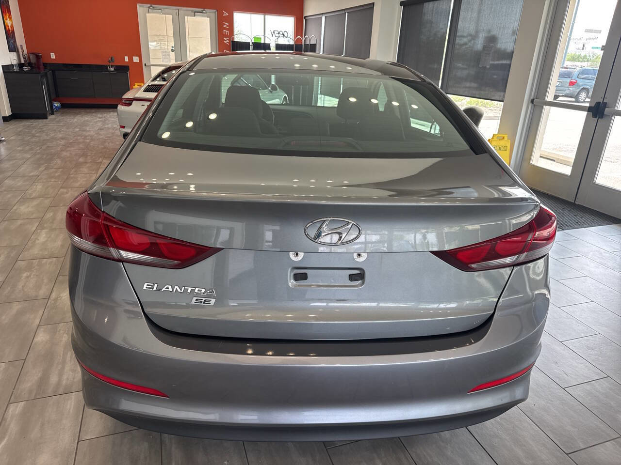 Used 2018 Hyundai Elantra SE FWD image 12