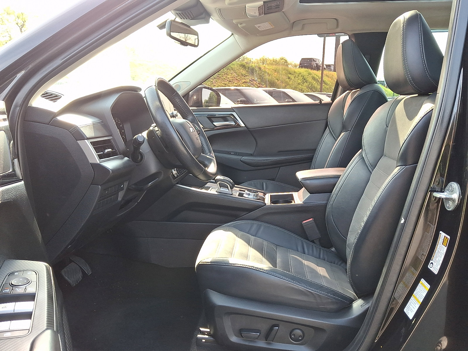 Used 2023 Mitsubishi Outlander ES AWD/4WD image 13