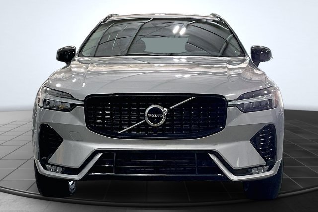Used 2024 Volvo XC60 B5 Plus w/ Protection Package Premier AWD/4WD image 4