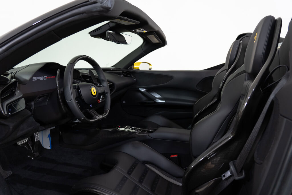 Used 2022 Ferrari SF90 Spider image 6
