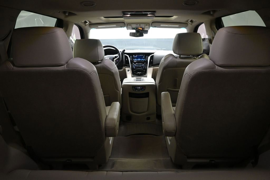 Used 2019 Cadillac Escalade Premium Luxury AWD/4WD image 18