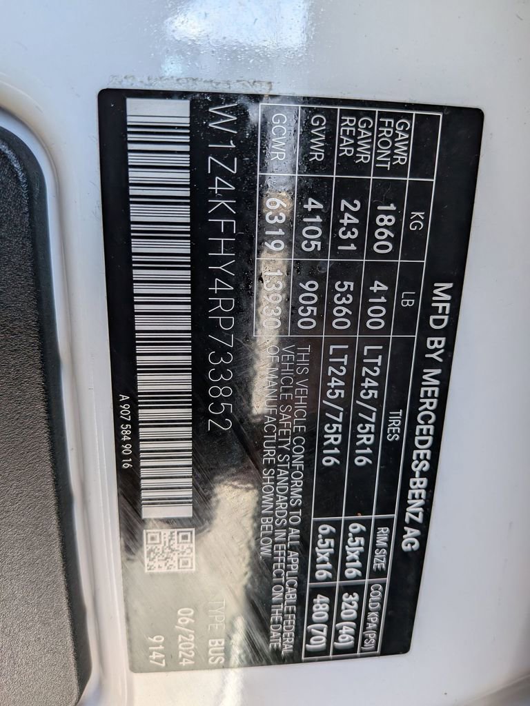 Used 2024 Mercedes-Benz Sprinter 2500 image 24