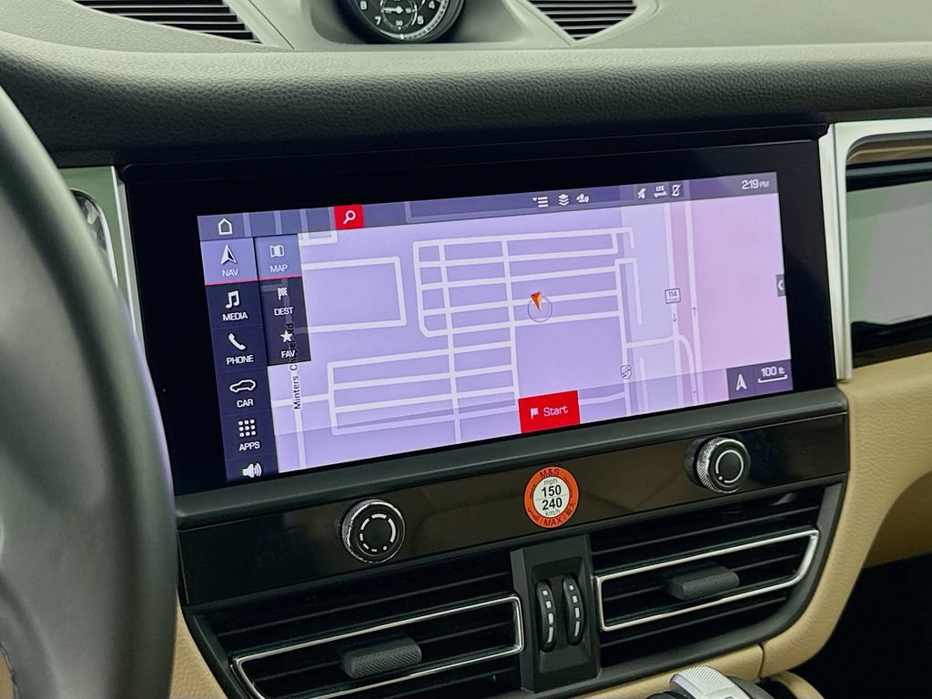Certified 2022 Porsche Macan AWD/4WD image 19