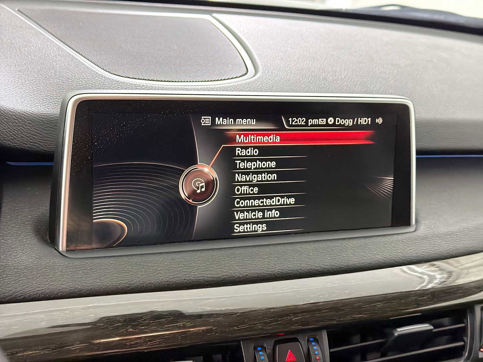 Used 2016 BMW X5 xDrive40e image 12