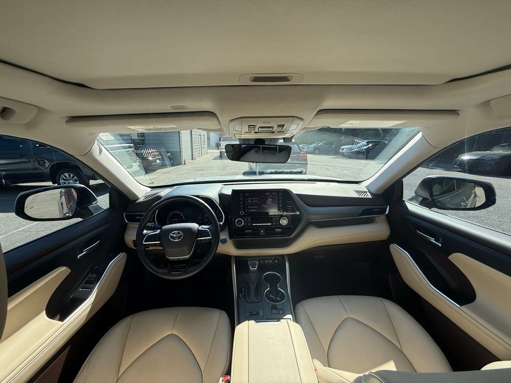 Used 2021 Toyota Highlander XLE FWD image 10