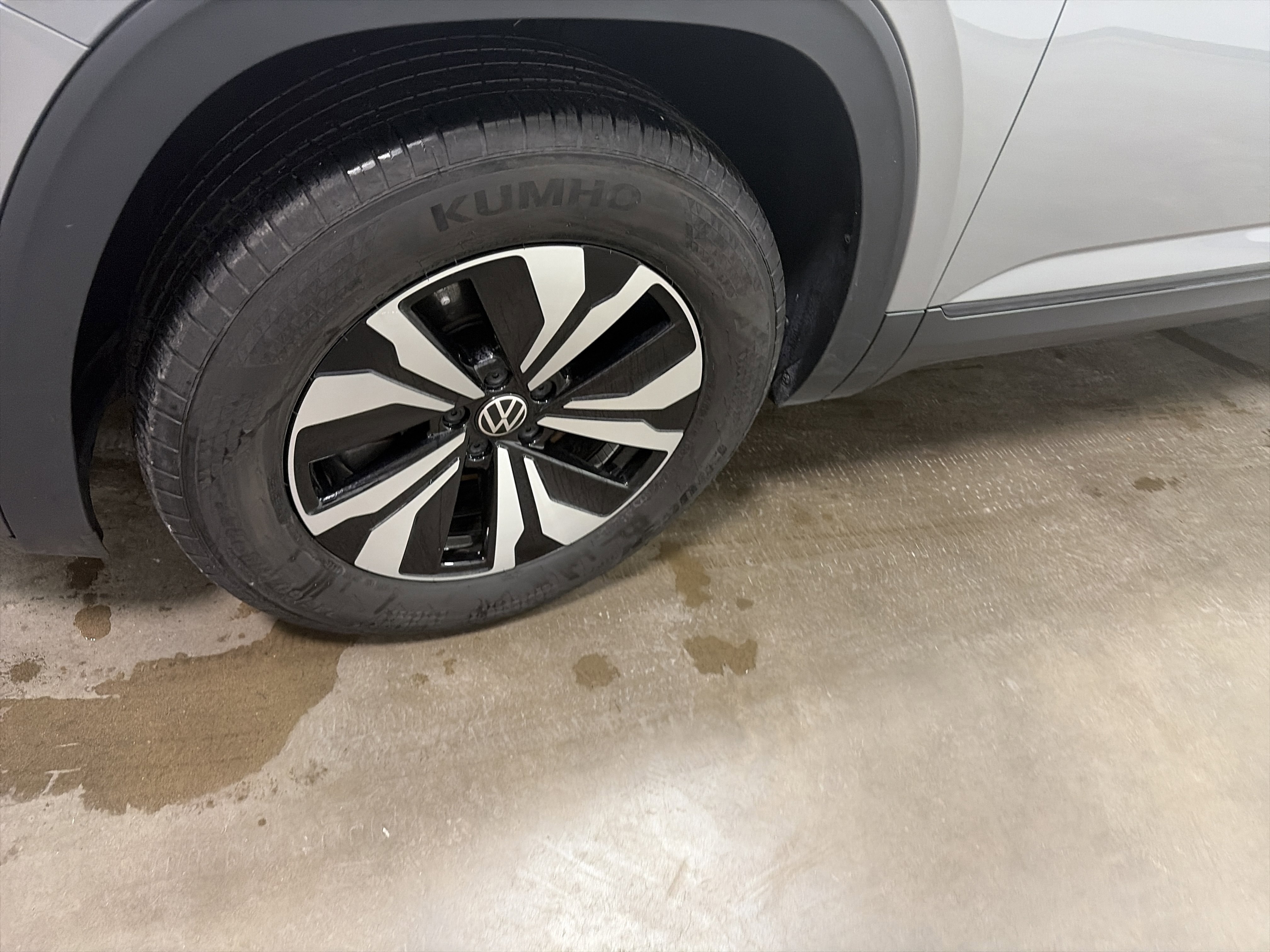 Certified 2025 Volkswagen Atlas SE image 9