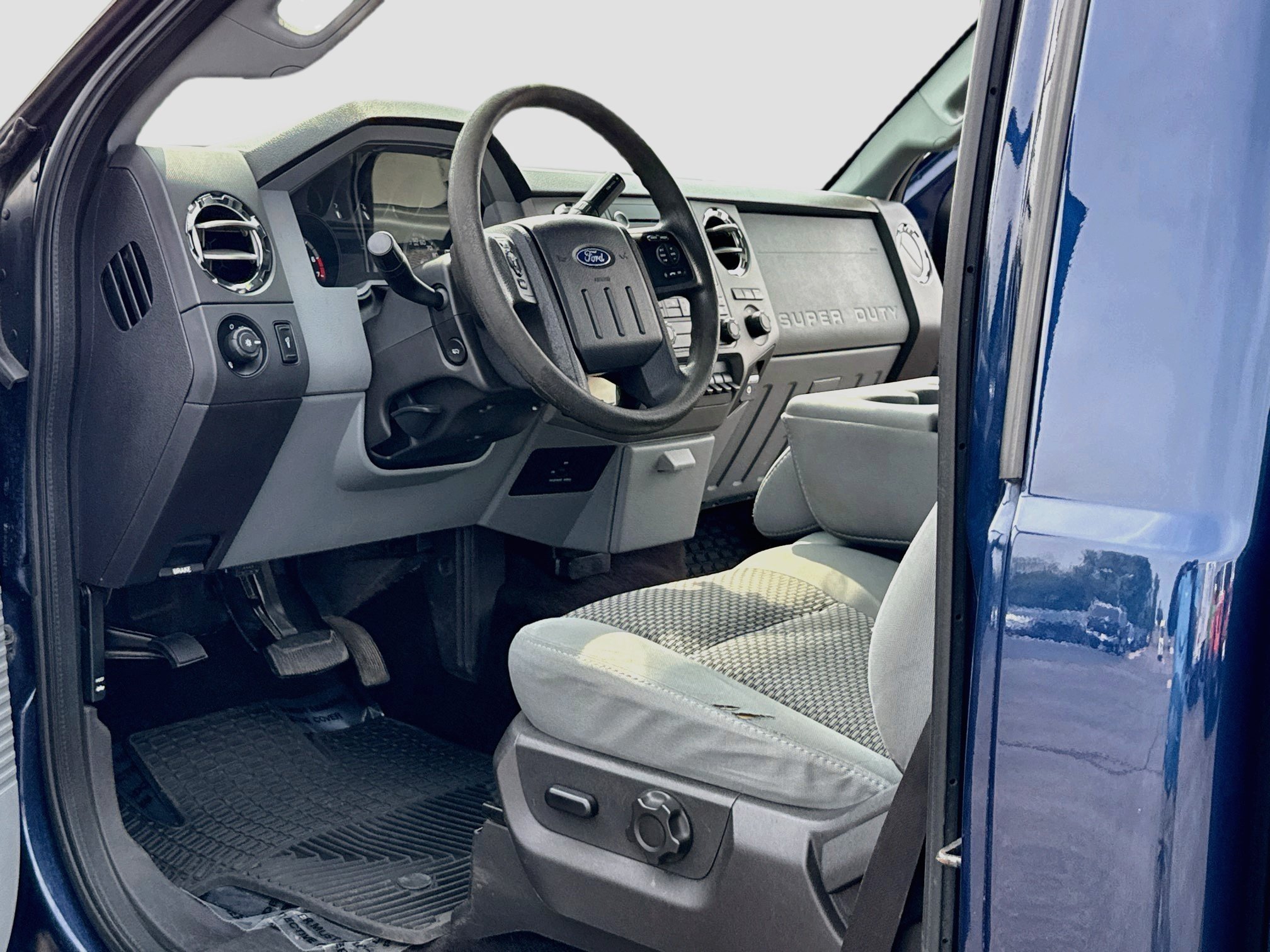 Used 2011 Ford F250 XLT w/ XLT Interior Pkg AWD/4WD image 11