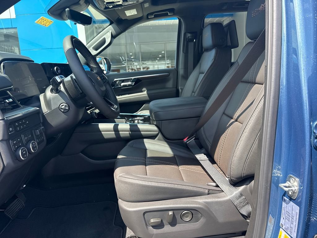 New 2026 Chevrolet Suburban High Country AWD/4WD image 12