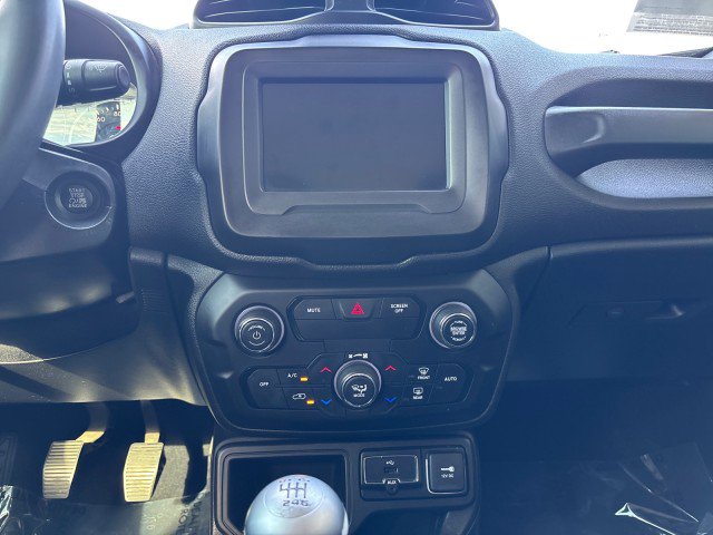 Used 2018 Jeep Renegade Latitude image 15