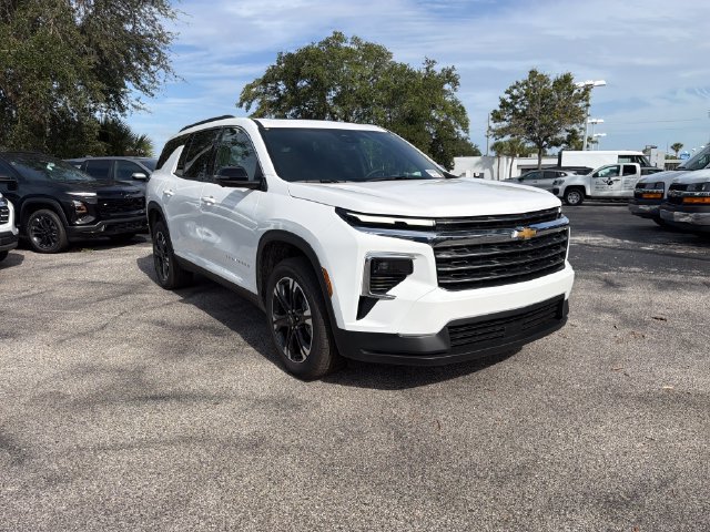 New 2027 Chevrolet Traverse LT w/ Sun and Wheel Package FWD image 16