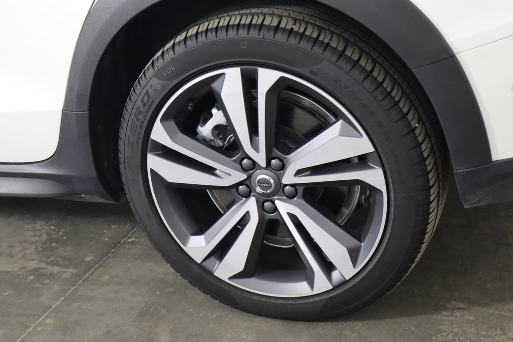 Used 2026 Volvo V60 B5 Cross Country Plus AWD/4WD image 37