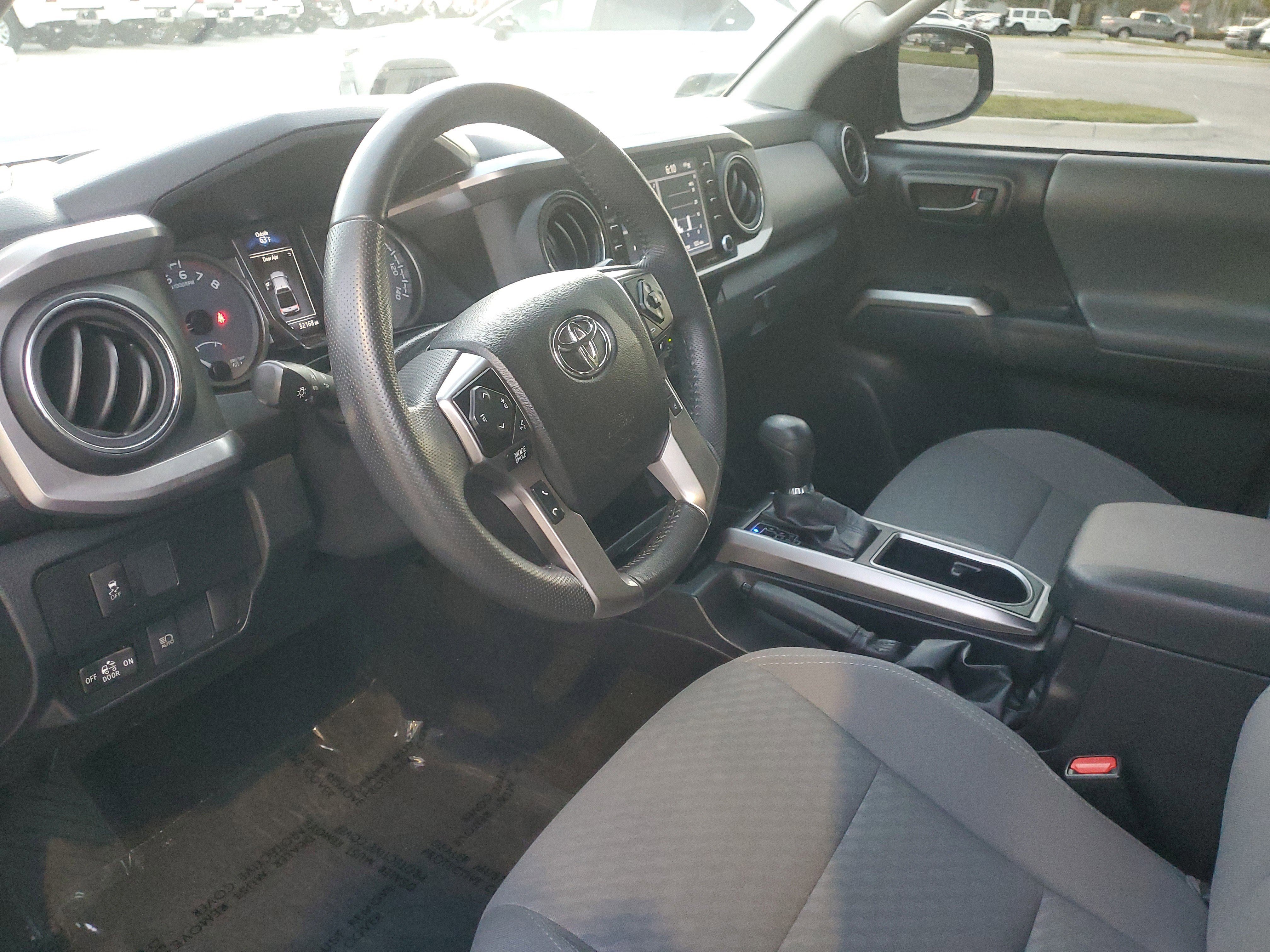 Used 2022 Toyota Tacoma SR5 w/ Technology Package image 15