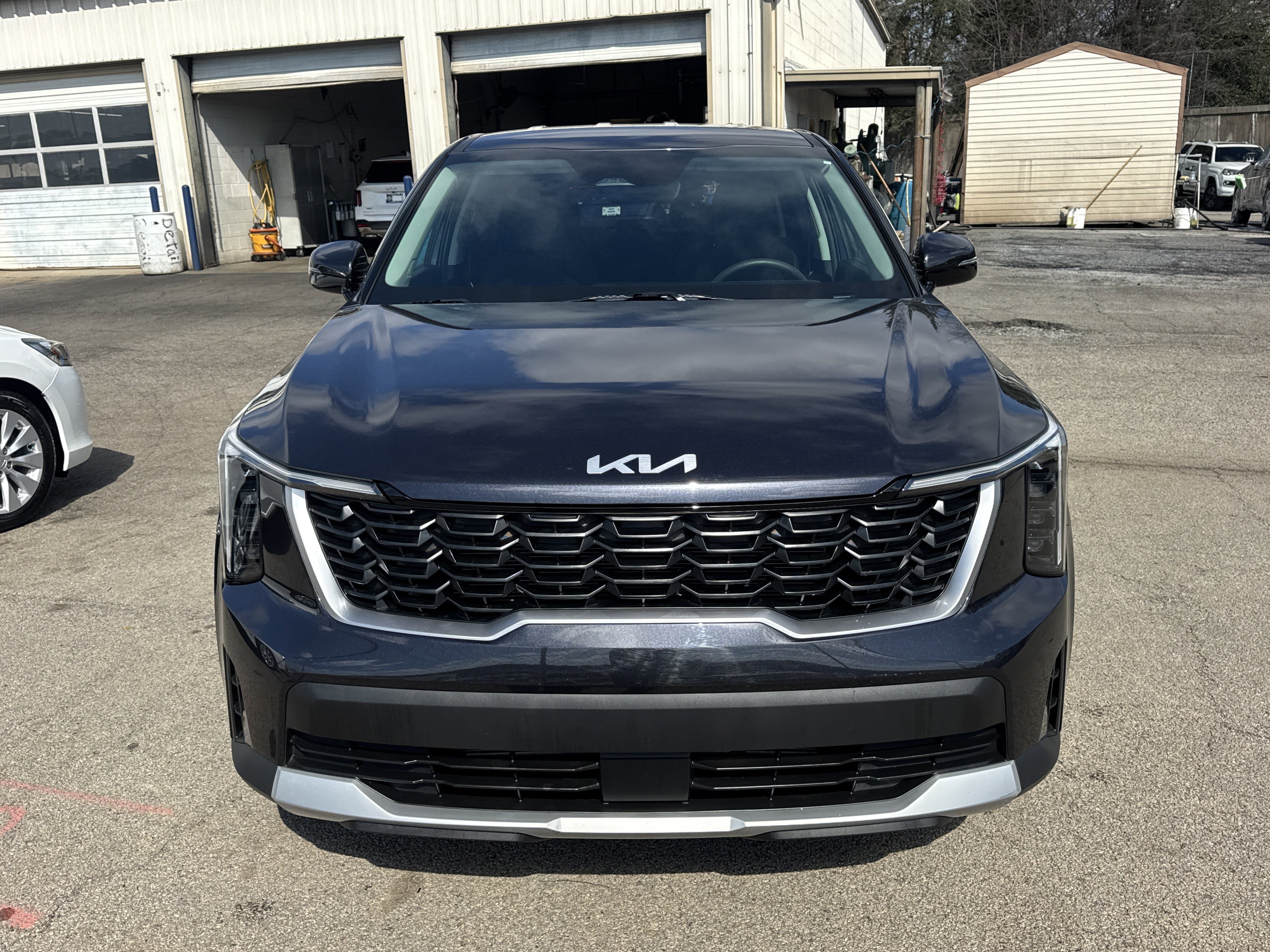 Certified 2025 Kia Sorento LX image 2