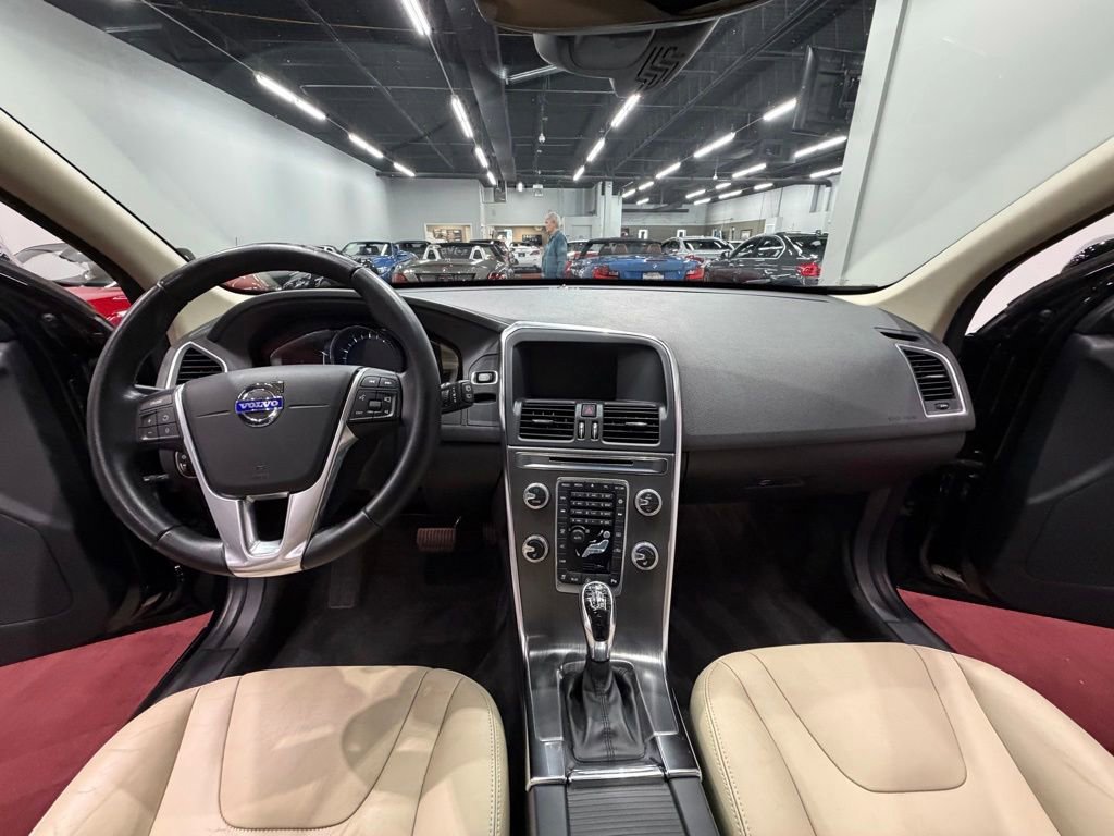 Used 2016 Volvo XC60 T6 w/ Proximity Package AWD/4WD image 30