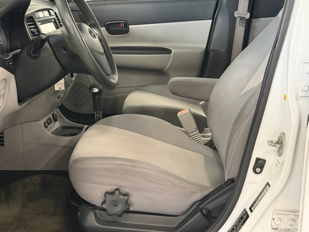 Used 2011 Hyundai Accent GLS w/ Premium Pkg 4 FWD image 11