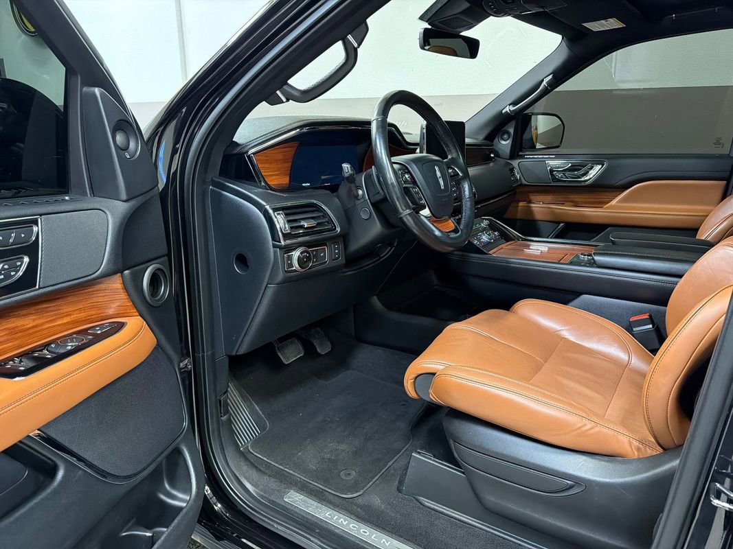 Used 2019 Lincoln Navigator Reserve AWD/4WD image 18