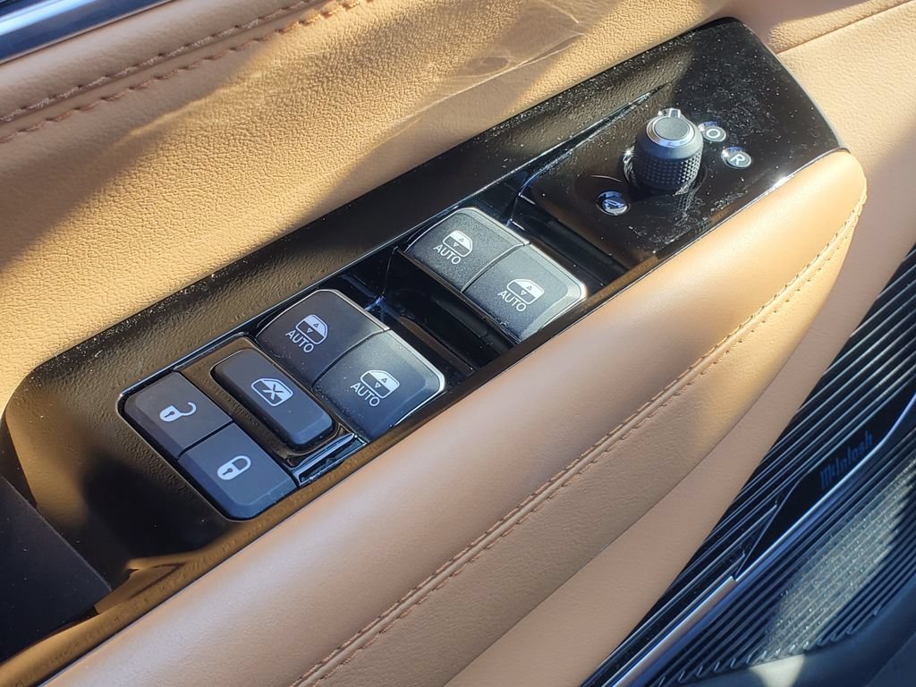 Used 2025 Jeep Grand Wagoneer L Series III w/ Rear Seat Video Group 1 AWD/4WD image 8