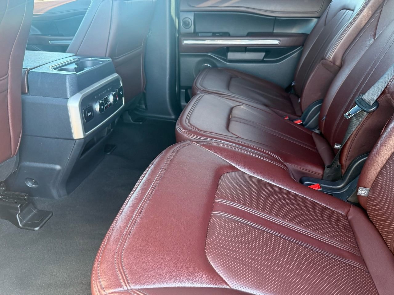 Used 2024 Ford Expedition Limited image 24