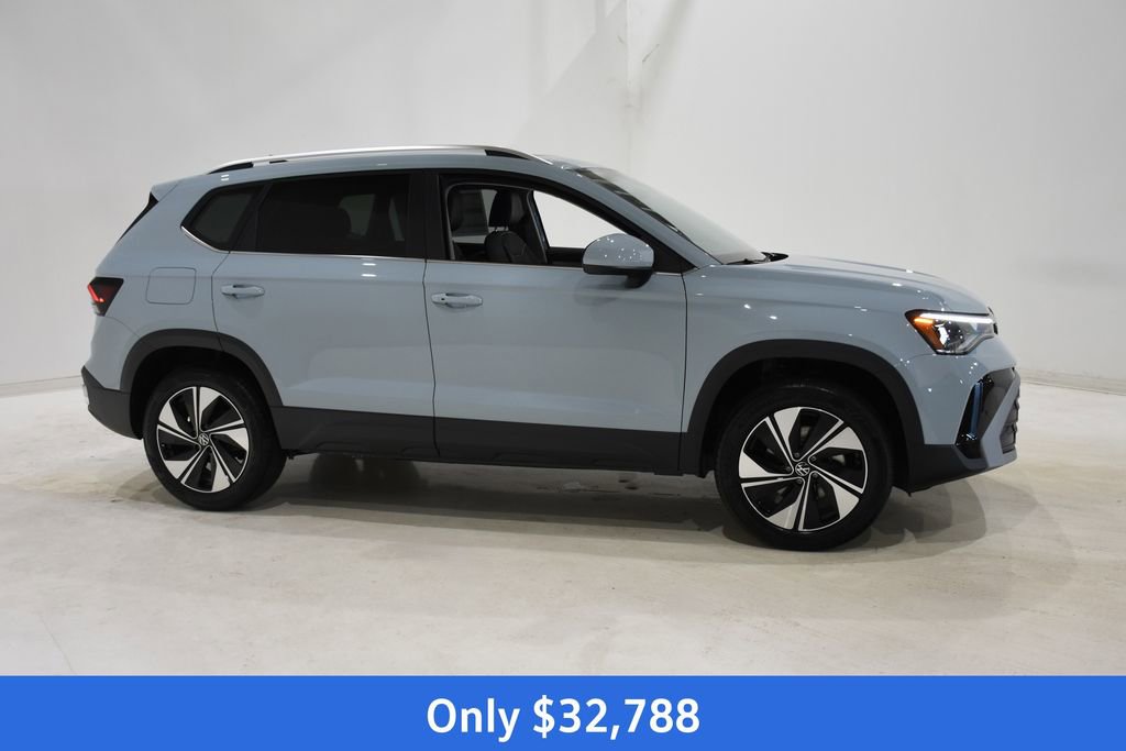 New 2026 Volkswagen Taos SE image 3