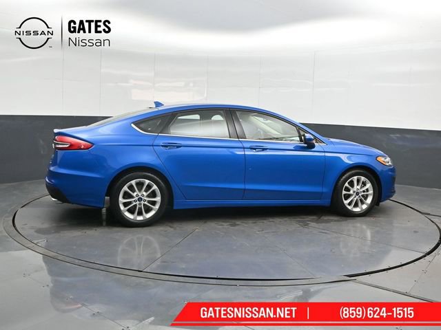 Used 2019 Ford Fusion SE image 3