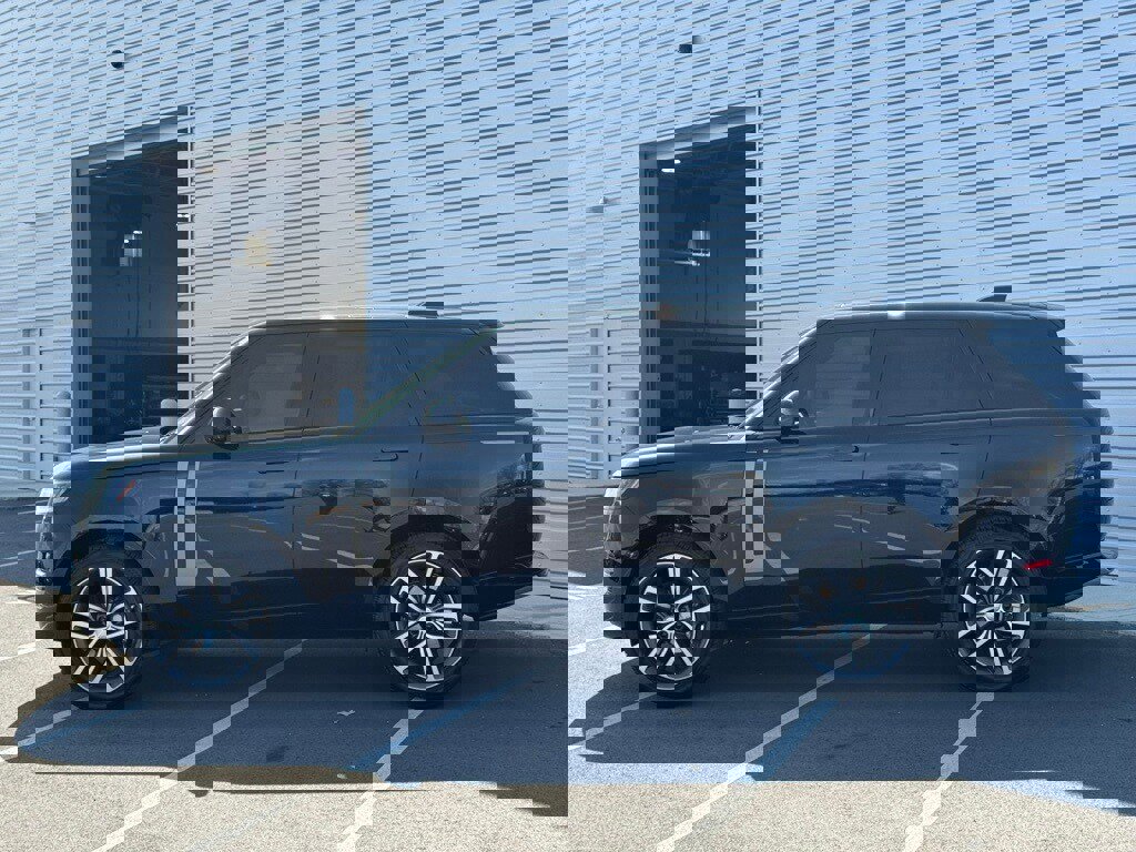 Used 2025 Land Rover Range Rover SE image 8