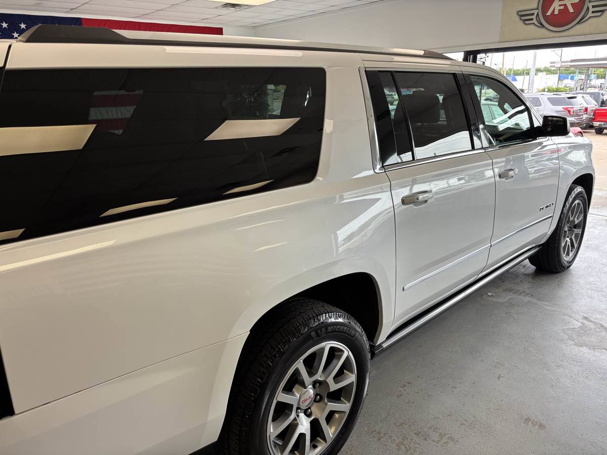 Used 2016 GMC Yukon XL Denali w/ Open Road Package RWD image 11