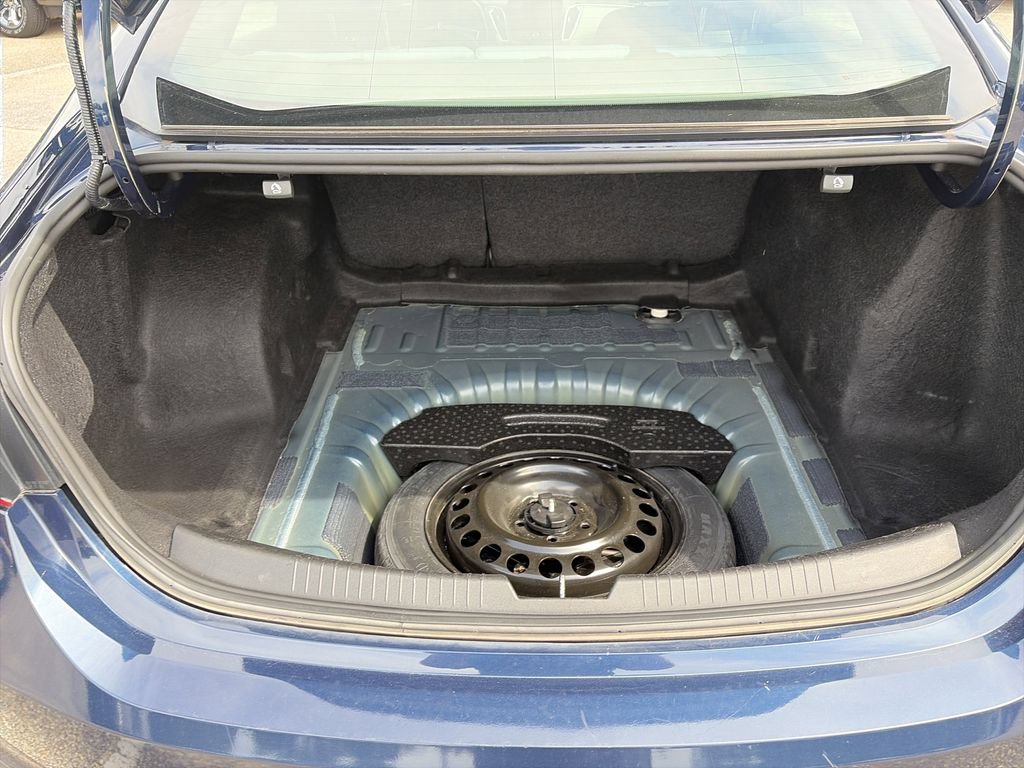 Used 2021 Chevrolet Malibu LT FWD image 29