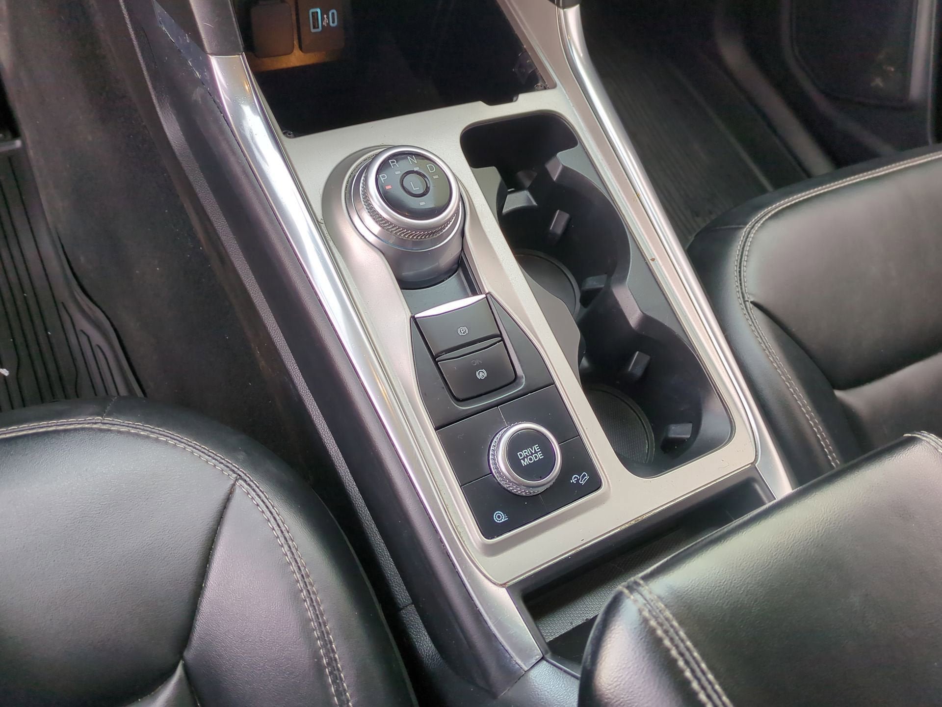 Used 2022 Ford Explorer XLT w/ Equipment Group 202A AWD/4WD image 15