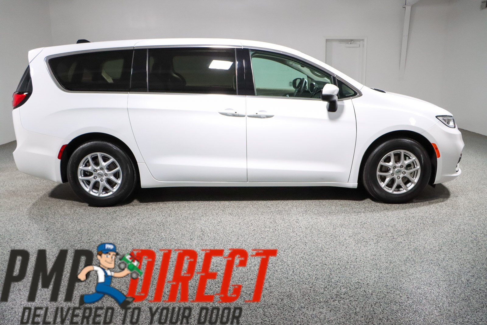Used 2023 Chrysler Pacifica Touring-L FWD image 6